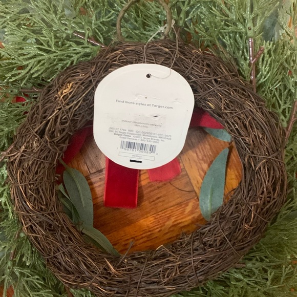 Threshold Faux Wreath Red Bow/Berrys Approximately 14 inches New - Picture 5 of 5